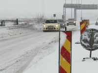 Lapoviță și ninsori în 14 județe. Drumarii au scos utilajele de deszăpezire. Unde se circulă cu dificultate