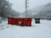 Peste 15.000 de consumatori, fără curent în Alba. Circulația este îngreunată de ninsorile abundente