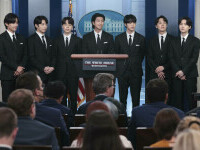 BTS revine după 4 ani, timp în care membrii trupei au făcut armata. Suma colosală pe care o aduceau statului