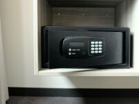 Doi români au furat un seif dintr-un local și l-au cărat pe o pârtie de schi din Austria