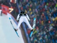 Mărirea organelor genitale, inclusiv prin prezervative cu silicon, pentru a trișa la săriturile cu schiuri