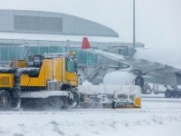 Ninsorile provoacă haos în traficul aerian din Europa. Aeroportul din Amsterdam a anulat cel puţin 800 de zboruri