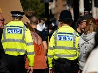 Anunț eronat al poliției din Anglia. O familie a fost informată că fiul lor a murit, deși adolescentul era în viață