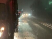 Tablou de coșmar după ninsorile din țară. Drumuri blocate în cinci județe, sute de familii fără curent și școli închise