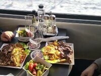 Singurul tren cu vagon-restaurant care circulă în România. Cât costă un meniu