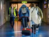 Obiecte de trei milioane de euro descoperite de polițiști pe Aeroportul din Otopeni. Ce ascundeau două femei în bagaje