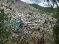 Patru persoane au fost confirmate decedate după alunecarea de teren din Filipine. Echipajele lucrează în condiții dificile