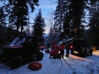 Turist prăbușit 70 de metri într-o râpă, cu ATV-ul. Salvamontiștii l-au dus până la ambulanță