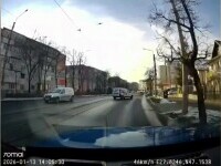 Un șofer din Iași a rămas fără permis după o manevră periculoasă pe linia de tramvai. A fost filmat cu o cameră de bord