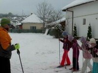 Elevii de clasa a patra din Năsăud, prima experiență pe schiuri la Clubul Copiilor: „Mi-am învins frica”