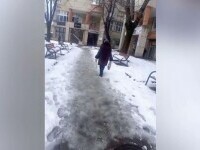 O femeie din Caransebeș a fost lovită în cap cu un țurțur. Victima s-a ales cu 15 copci