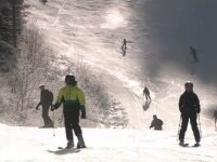 Zi perfectă la munte. S-au deschis pârtiile de schi din Poiana Brașov și Bușteni: ”Stratul de zăpadă, aproximativ 40 cm”