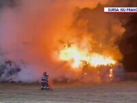Foc pus intenționat la o fermă din Prahova. Pompierii s-au luptat 14 ore cu flăcările