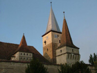 Cetatea saseasca cu biserica