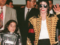 Omer Bhatti si Michael Jackson