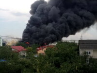 Incendiul din Voluntari a fost stins. Pompierii: Focul a pornit de la instalatia electrica