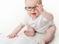 Copiii care au nevoie de ochelari trebuie dusi la control din 6 in 6 luni. Cand au nevoie bebelusii de lentile de contact