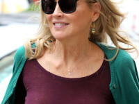 La 55 de ani, Sharon Stone isi permite luxul de a purta bluze transparente fara sutien. FOTO