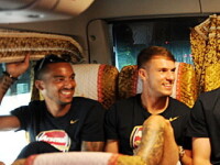 jucatori de la Arsenal in autocar