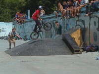 Concurs inedit la Mures. Iubitorii de adrenalina s-au intrecut in bazinul fostului strand din oras