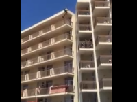 Gest inconstient in Ibiza. Un turist a sarit de la etajul al saselea al unui hotel direct in piscina
