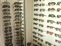 Piata ochelarilor de soare, plina de falsuri periculoase in lupta cu ultravioletele. Efectele lentilelor din plastic colorat
