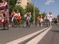 SKIRT BIKE: Cu fuste scurte, mii de doamne si domnisoare au defilat prin Bucuresti, pe biciclete. Reactia barbatilor