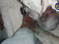 Bebelus de 2 luni, salvat dupa 16 ore de sub daramaturi, in Siria. VIDEO