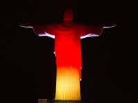 Statuia lui Iisus din Rio, iluminata in culorile GERMANIEI si ARGENTINEI. Bookmakerii prezic victoria nemtilor in finala
