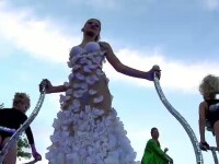 Al treilea weekend cu carnaval, la Mamaia. Turistii au fost hipnotizati de animatoarele frumos costumate