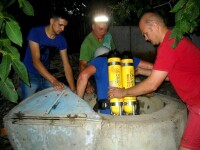 Doi cetateni moldoveni si-au pierdut viata dupa ce au coborat in groapa de gunoi. Motivul stupid care i-a impins acolo