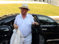 Dumitru Dragomir imbracat in alb, coboara din masina FOTO AGERPRES