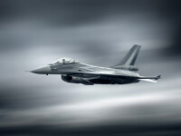 avion militar - Shutterstock