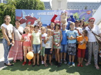 (P) Capitanul Aquafresh a recrutat mii de Agenti 00Carii la Iasi! Caravana Zambeste Romania continua!