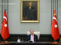 Recep Tayyip Erdogan, presedintele Turciei, sub portretul lui Ataturk