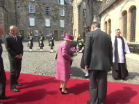 Regina Elisabeta a II-a a trecut printr-o experienta inedita, in Scotia. Ce s-a intamplat cand s-a apropiat de un ponei