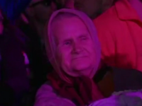 Cea mai tare imagine de la Neversea. O bunica de 86 de ani, printre cei 53.000 de tineri din a 2-a seara a festivalului VIDEO