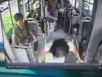 autobuz, china, femeie injunghiata