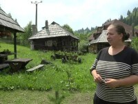 Case de sute de ani, mutate pentru ca turiștii să ajungă mai ușor la ele