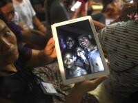 Adolescenții blocați în peștera din Thailanda au vorbit pentru prima dată cu familiile