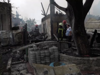 Mai multe case au luat foc în Buzău. „Ardea de jur împrejur, butelia mea a explodat”