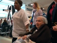 Reacția unei femei care a zburat pentru prima dată cu avionul la 95 de ani