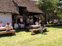 Primul festival gastronomic sătesc are loc în Transilvania. Bucătăresele gătesc în fața turiștilor