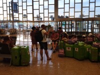 copii blocati aeroport