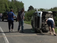 Trei tineri s-au răsturnat cu mașina, în Buzău