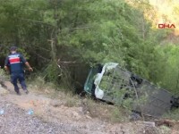Autocar cu turiști răsturnat într-o râpă în Turcia - 3