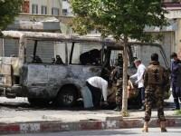 Un autobuz de pasageri a sărit în aer, în urma impactului cu o bombă. Zeci de morți în Afganistan