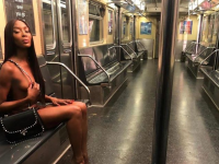 Naomi Campbell, ședință foto nud la metroul din New York. GALERIE FOTO