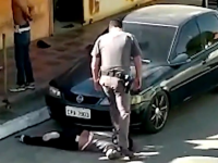 Caz asemănător celui al lui George Floyd. O femeie de culoare, cu gâtul rupt, după ce un polițist a stat cu piciorul pe ea