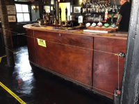 Gard electric fals, într-un pub din Marea Britanie